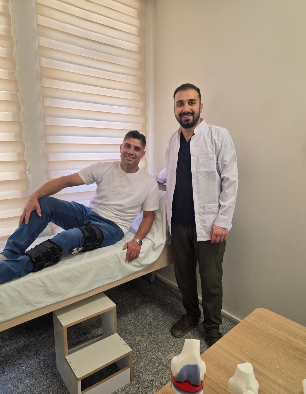 SANDIKLI DEVLET HASTANESİNDE SPOR CERRAHİSİNDE BİR İLK!